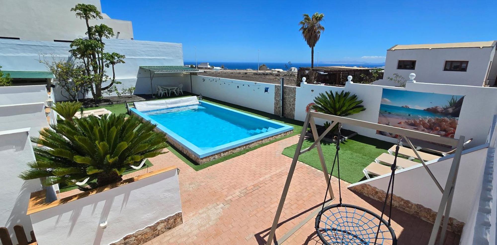 Casa Roja 6 - Quiet Resort, Central, Parking
